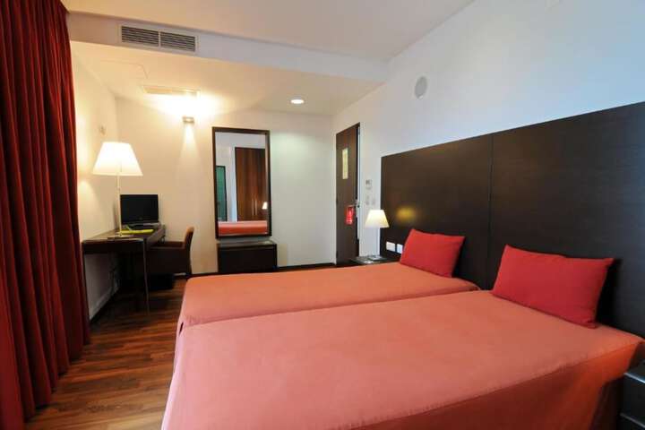 Room 4 of 69