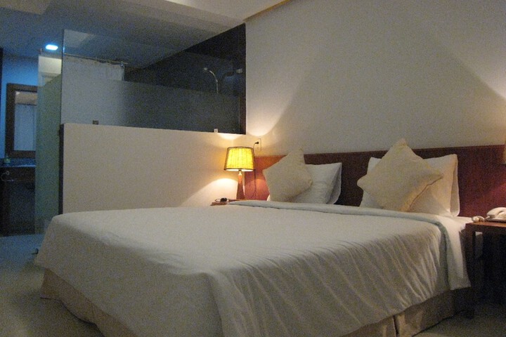 Room 7 of 53