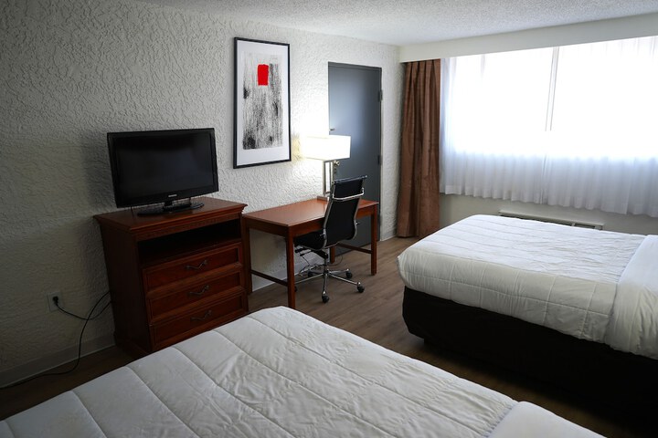 2 Queen Beds (3 of 3)