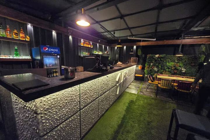 Lounge 48 of 62