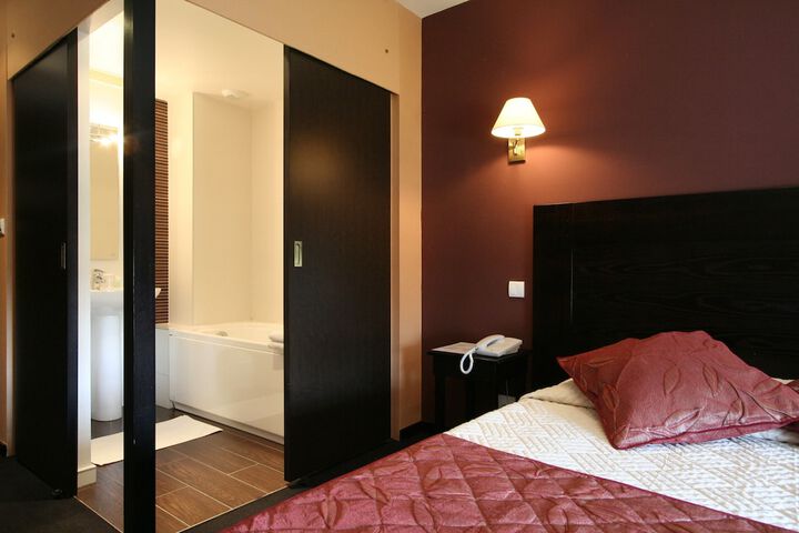 Room 28 of 67