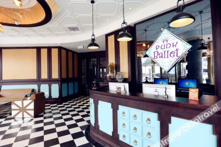 Punk Ballet Qinglvxing Hotel