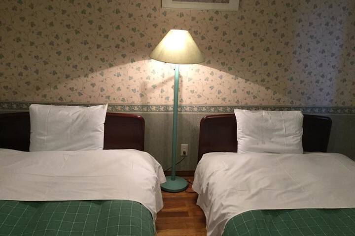 Room 12 of 39