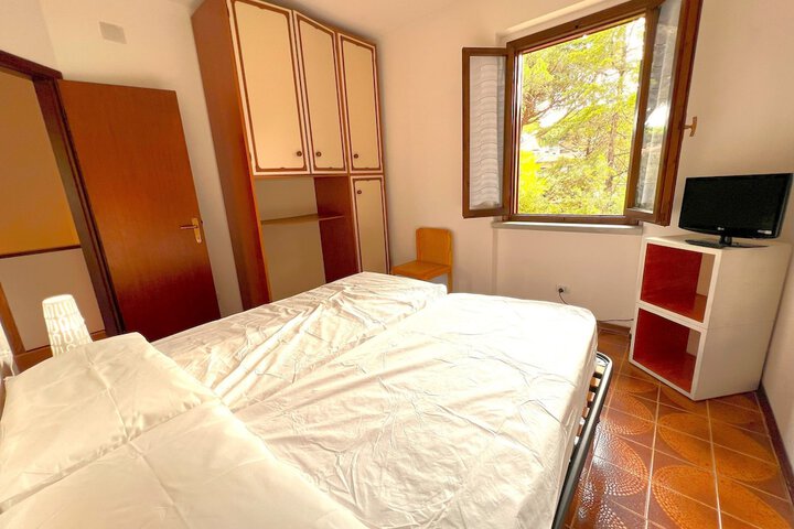 Room 2 of 11