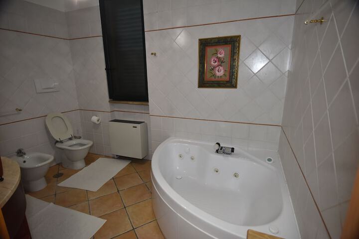Room 15 of 18