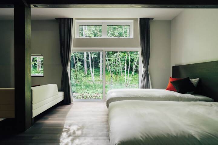Room 7 of 34