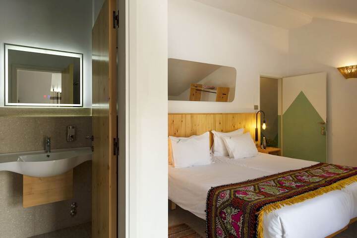Room 15 of 76