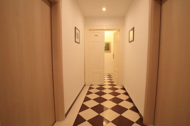 Hotel 2 of 132