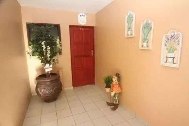 Room 8 of 17