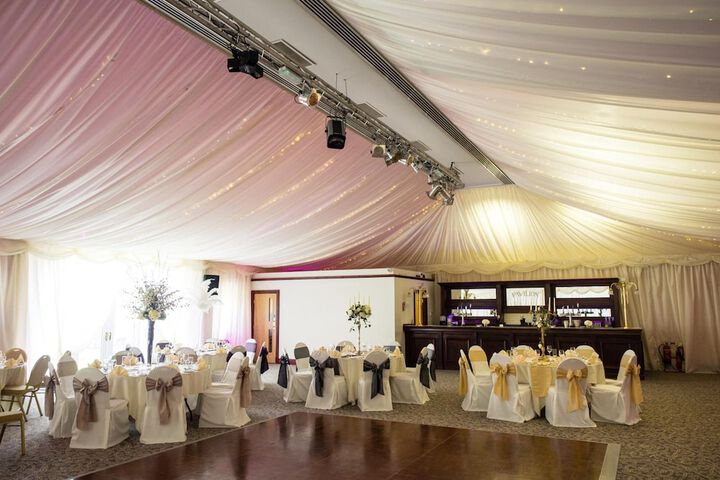 Ballroom/Hall 27 of 43