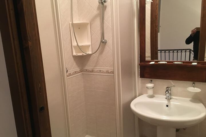 Room 52 of 71