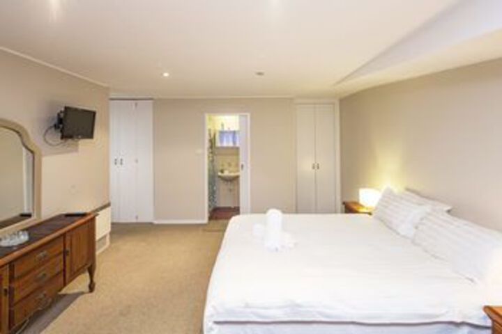 Room 5 of 15