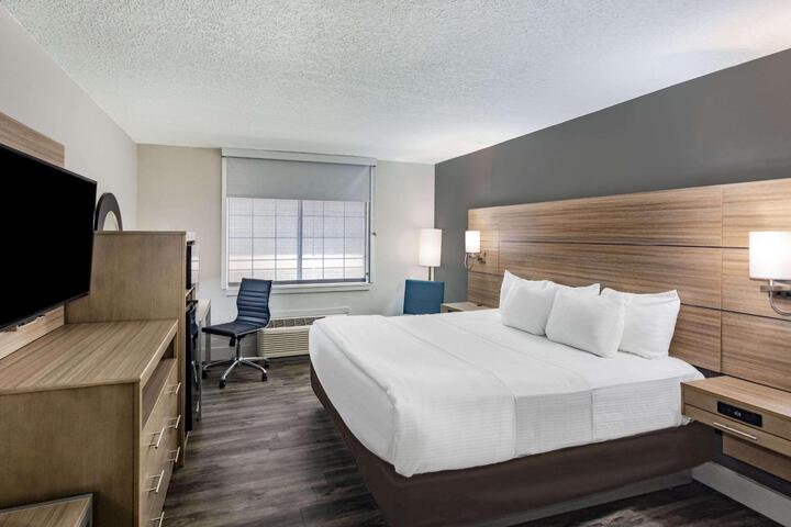 1 King Bed (14 of 15)