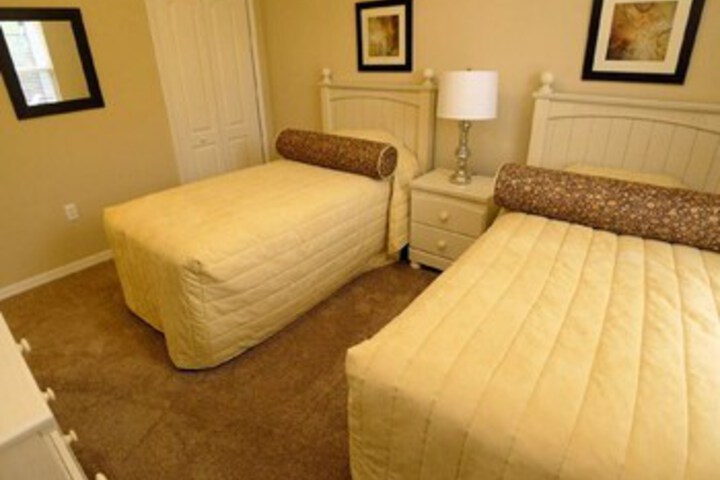 Room 7 of 13