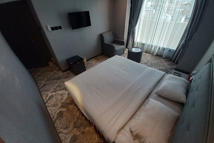 Room 28 of 50