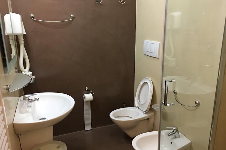 Room 106 of 180