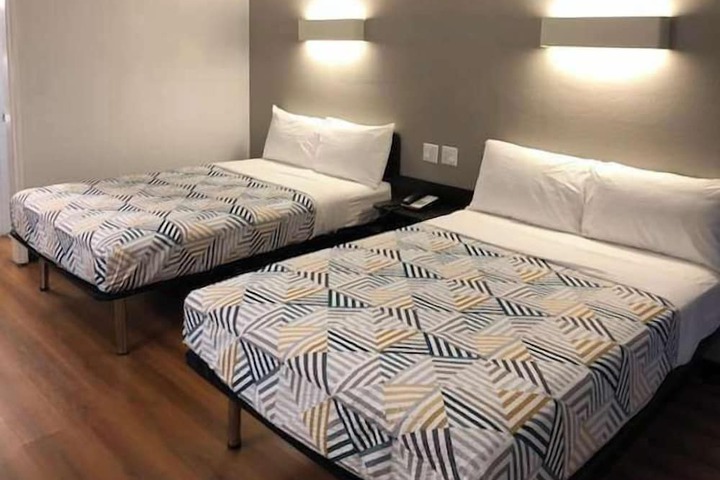 Room 10 of 19