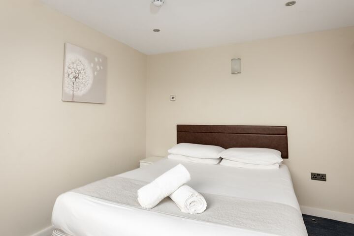 Room 8 of 30
