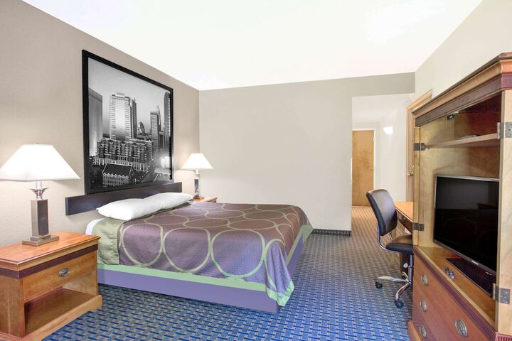 1 King Bed (5 of 19)