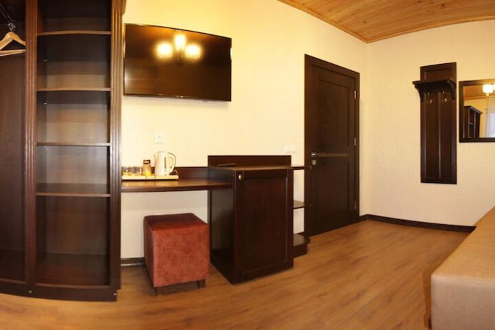 Room 33 of 63