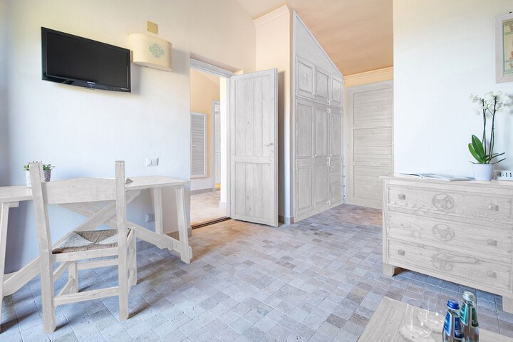 Room 8 of 50