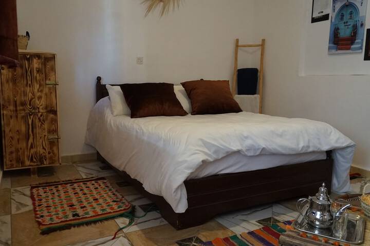 Room 3 of 65