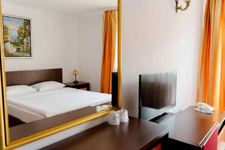 Room 38 of 191