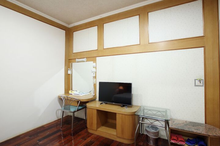 Room 20 of 74