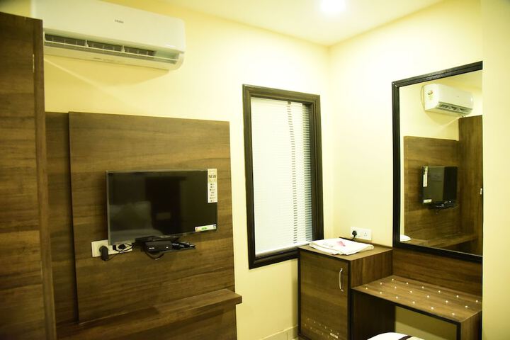 Room 12 of 128