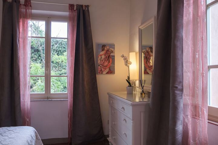 Room 9 of 73
