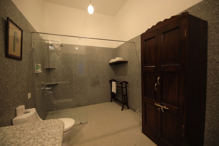 Room 28 of 60