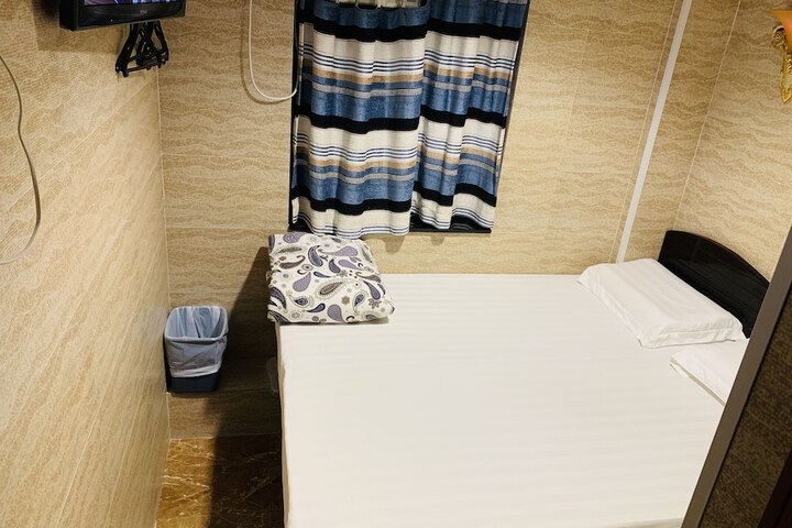 Room 14 of 142