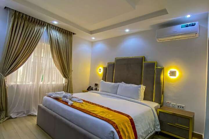 Room 3 of 11