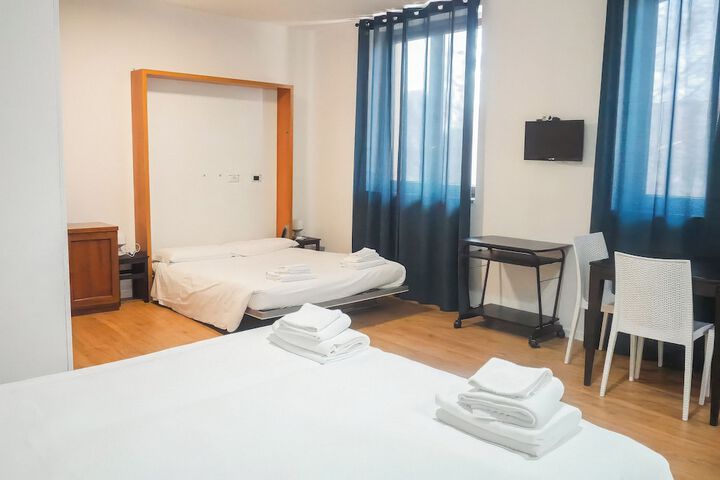 Room 15 of 33