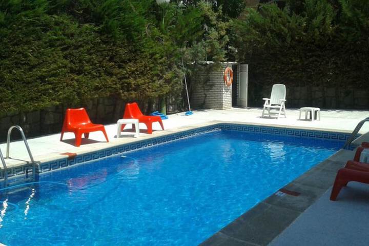 Pool 23 of 32