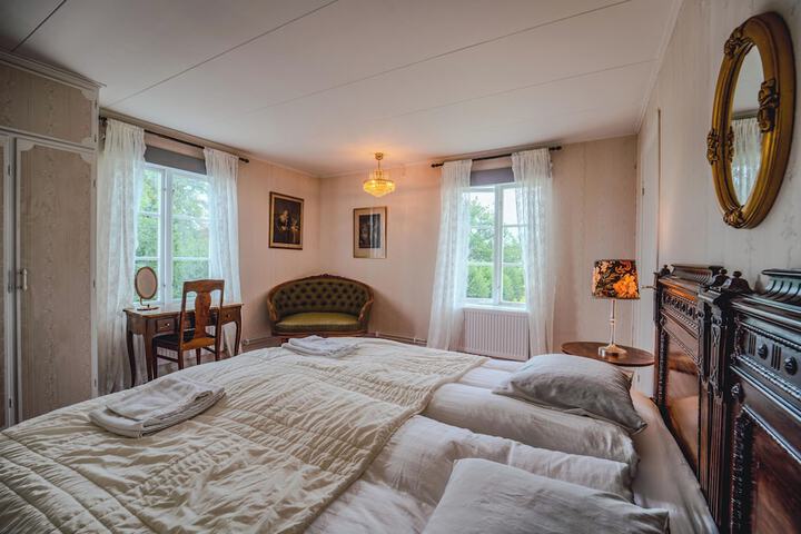 Room 47 of 148