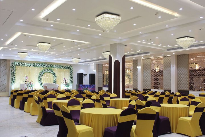 Ballroom/Hall 70 of 77