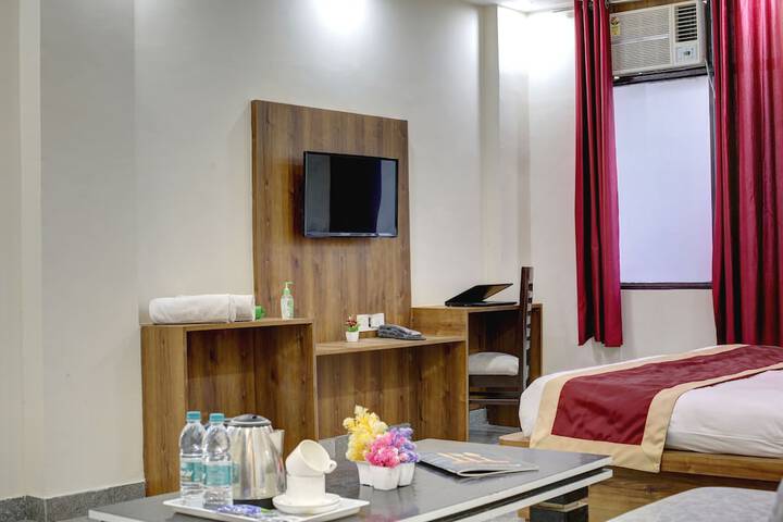 Room 5 of 16