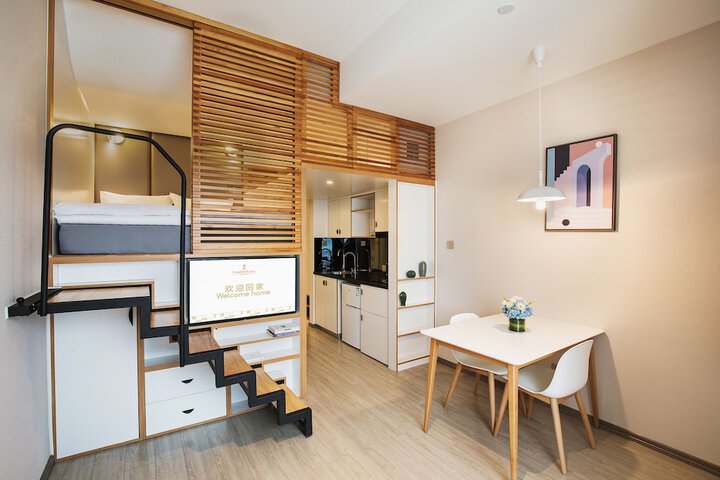 Room 4 of 40