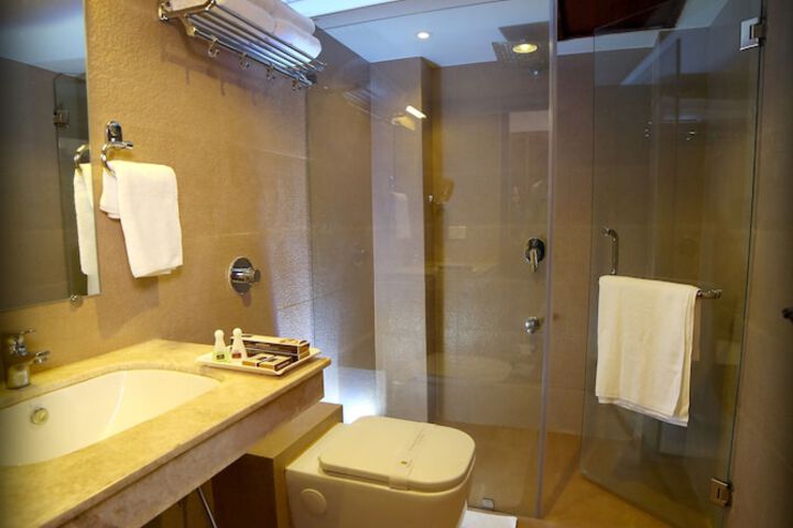 Room 16 of 24