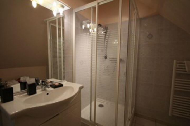 Room 3 of 27