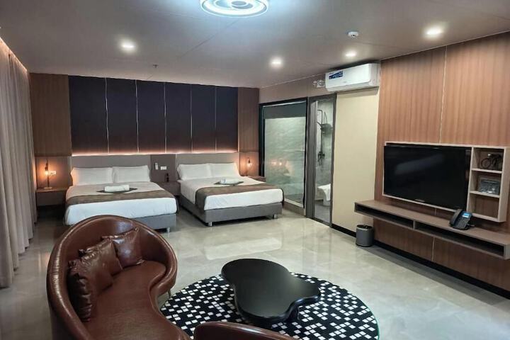 Room 21 of 39