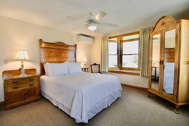 Room 16 of 100