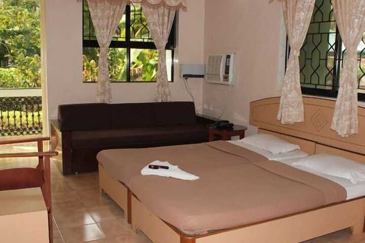 Room 4 of 32