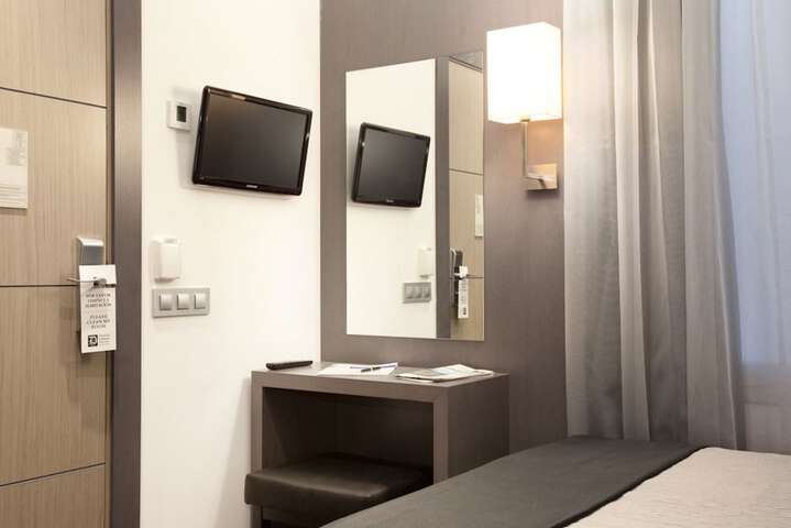 Room 7 of 49