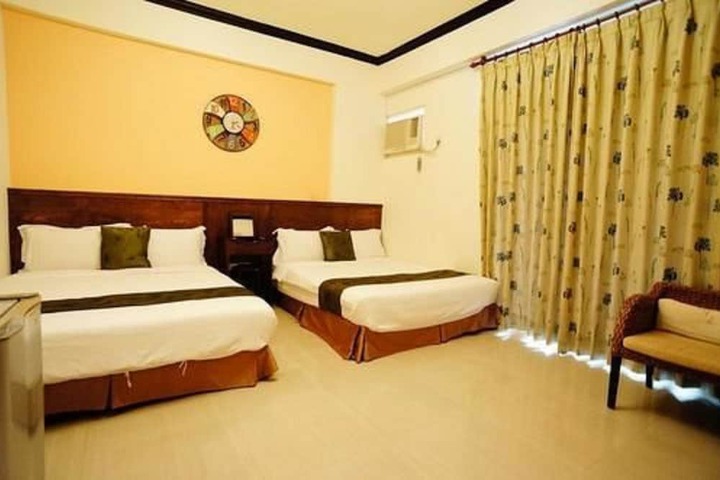 Room 8 of 33
