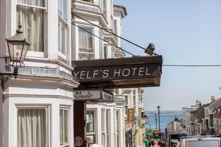 Yelfs Hotel