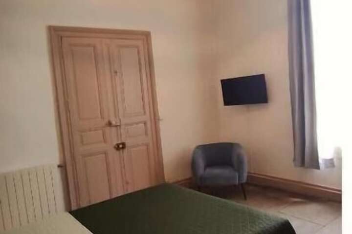 Room 5 of 14