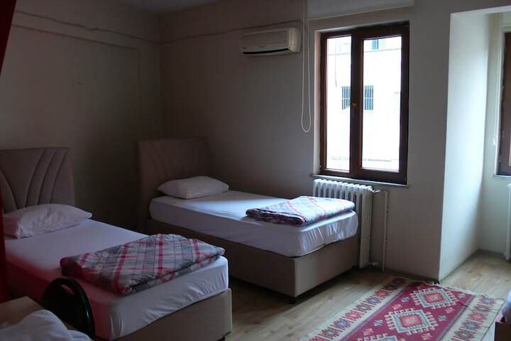 Room 4 of 25
