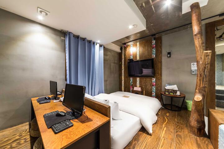 Room 16 of 95